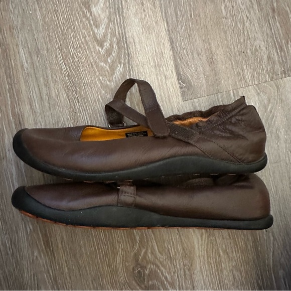 Tsubo Women’s Loafers Sandals Leather Shoes are a Size 8 .5. - Picture 3 of 8